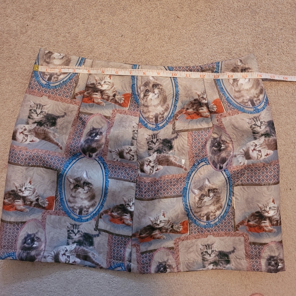 Large cat patterned skirt - Picture 7 of 9